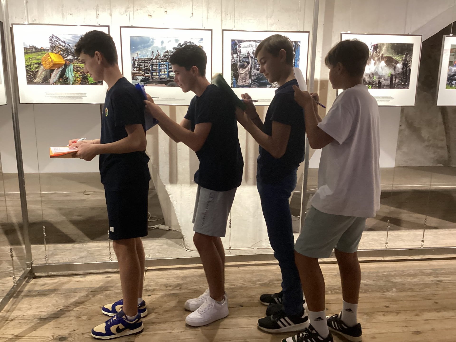 Collégiens à l'échauffement avant un match de rugby